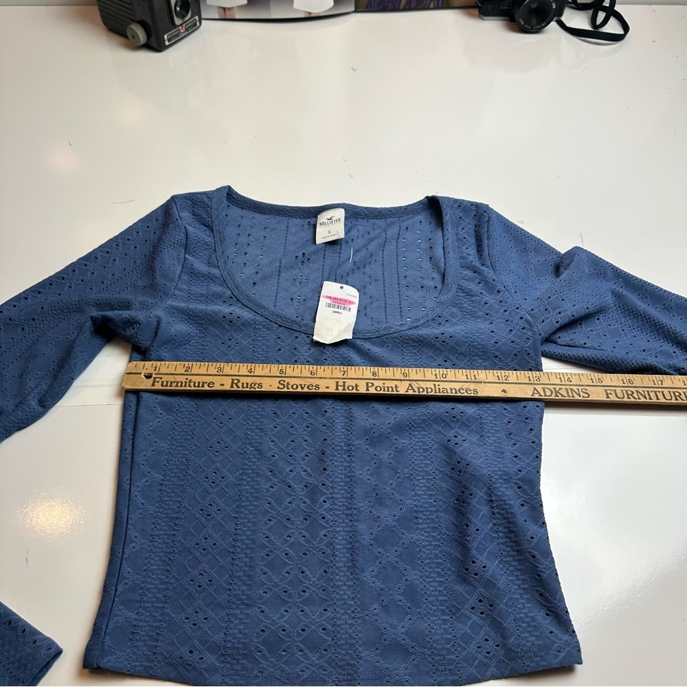 Hollister Women's Long Sleeve Top in Deep Blue NWT - Picture 5 of 7